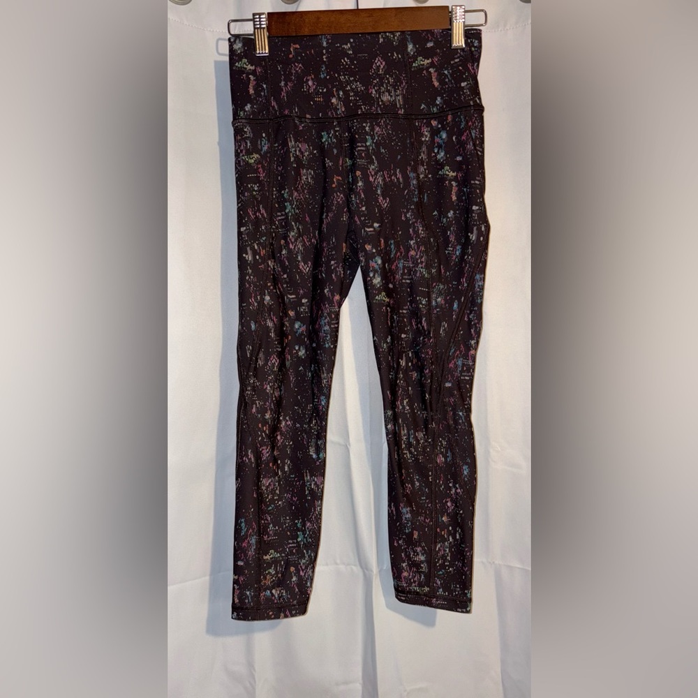 Athleta Leggings XS Black Lightning City Lights Capri Pull On Yoga Pilates